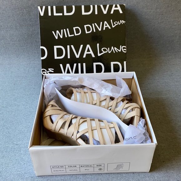 High Heels, size 6, neutral color, 4.5 inch high - Picture 6 of 8